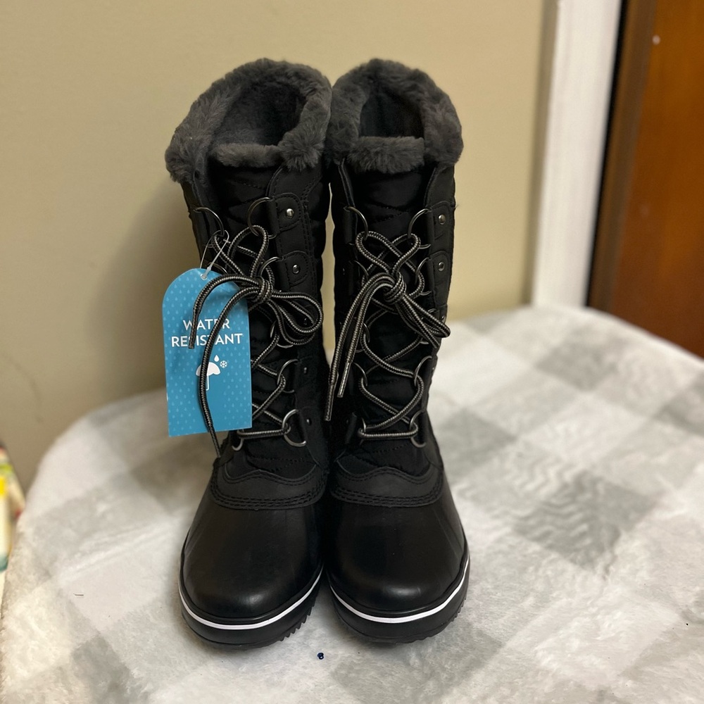 🆕 JBU Women’s water resistant Winter black boots. 6.5